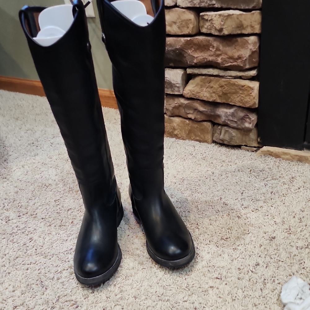 Frye Melissa Lug Black Boots 8 NWOT